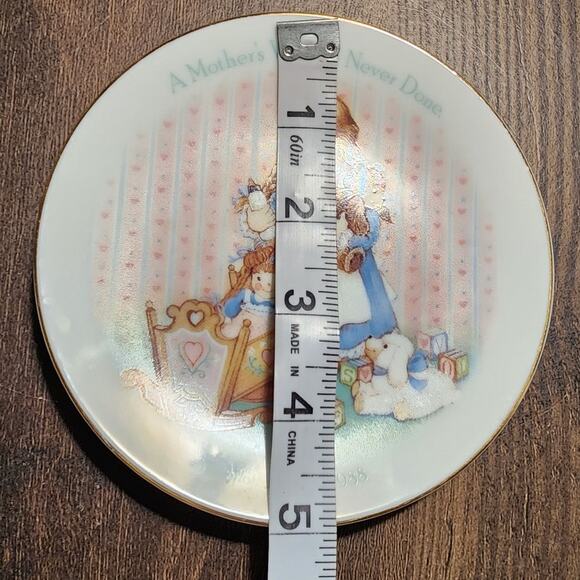 Avon a mother's work is never done Mother's Day 1988 Plate - Picture 5 of 5